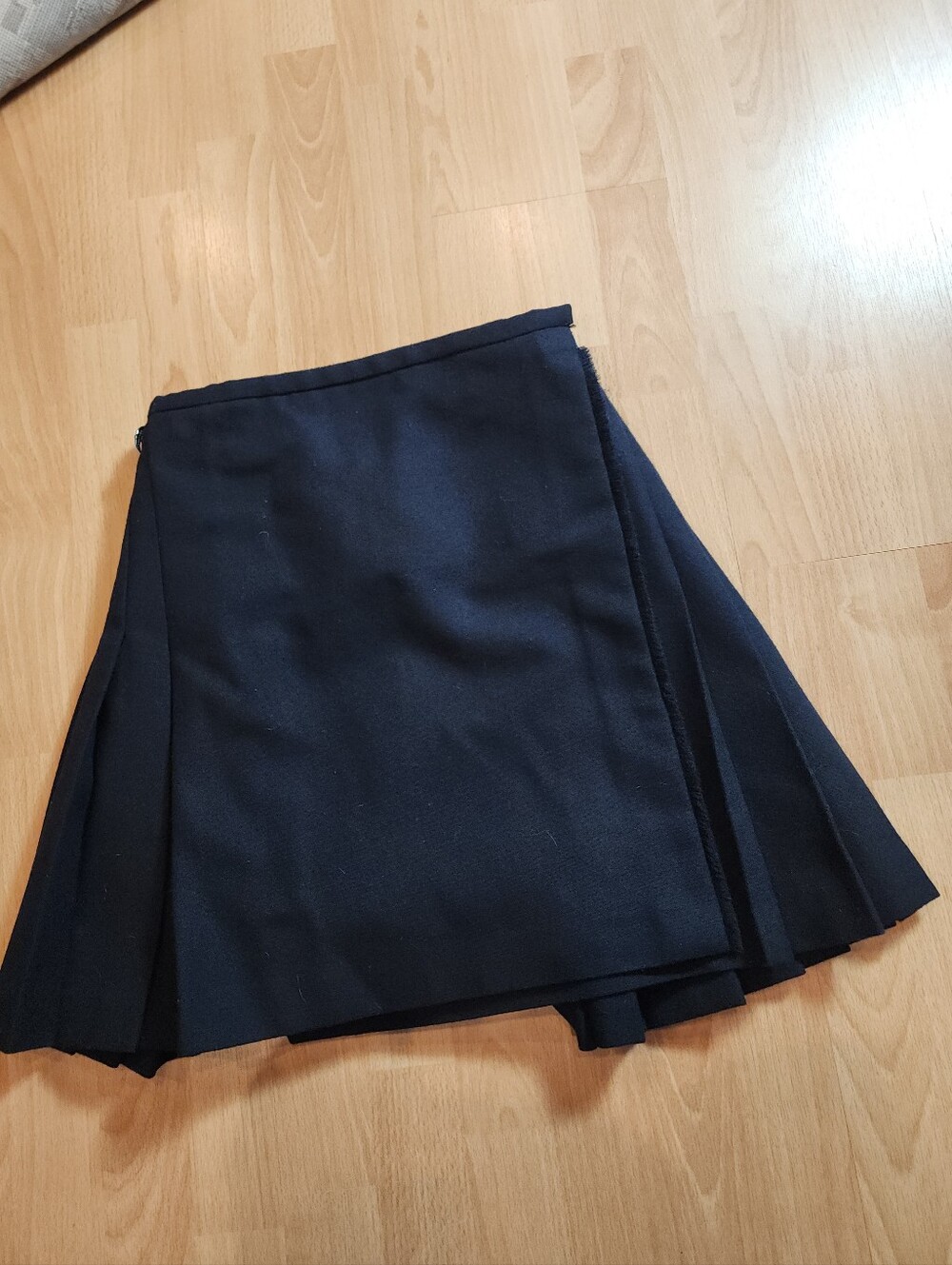 Le Kilt Skirt Pleat-back Side Buckles Black Navy Blue Wool Women's Size 10 Small